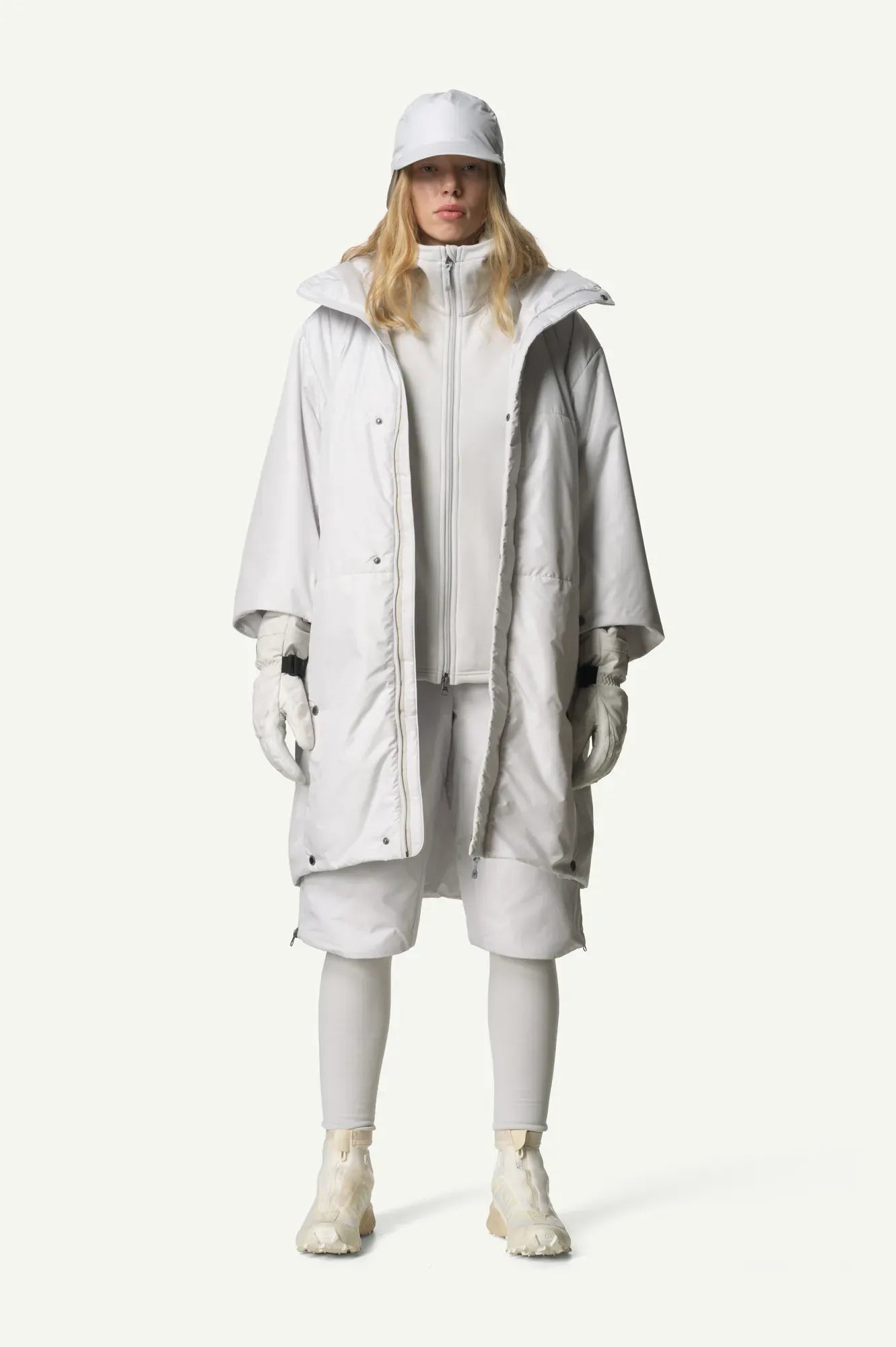 106944_G66_100_Women_The_Cloud_a_touch_of_gray_B157_c_low