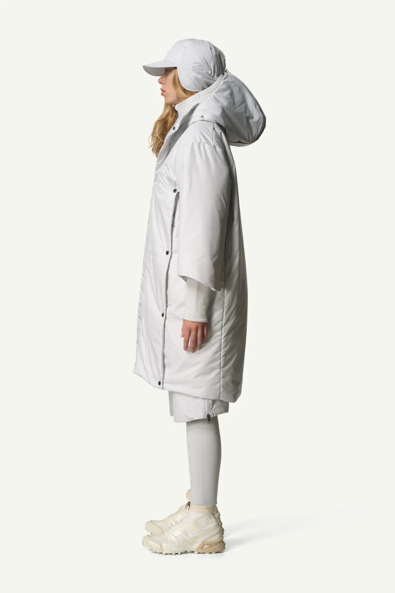 106944_G66_102_Women_The_Cloud_a_touch_of_gray_B157_c_low