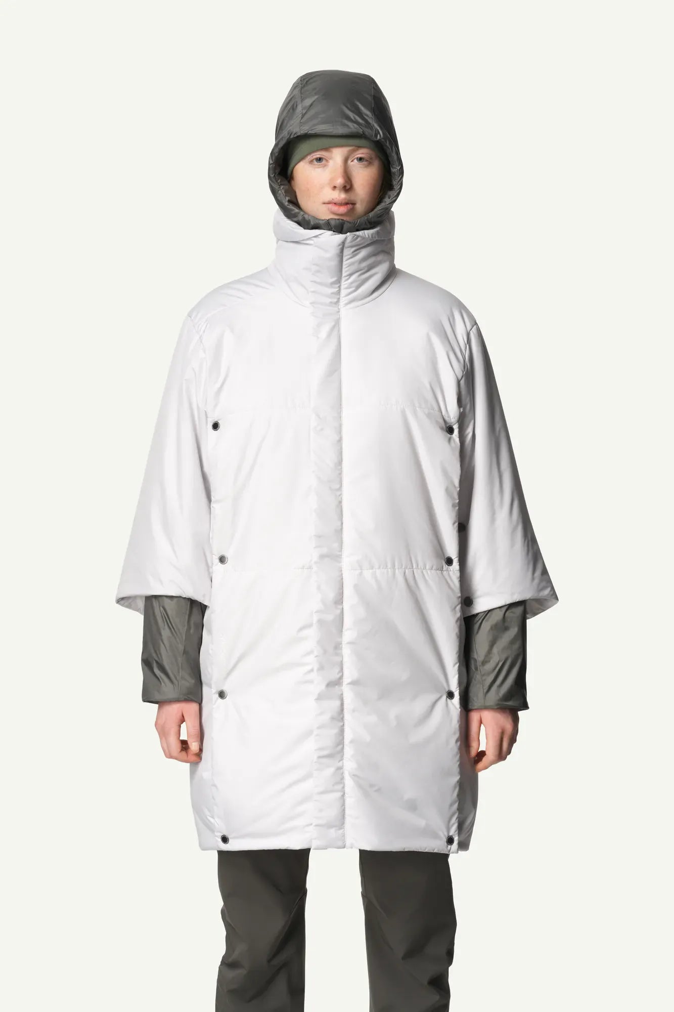 106944_G66_203_Women_The_Cloud_a_touch_of_gray_B115_c_low