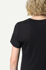 151004_900_600_Women_DeSoli_Tee_true_black_c_low