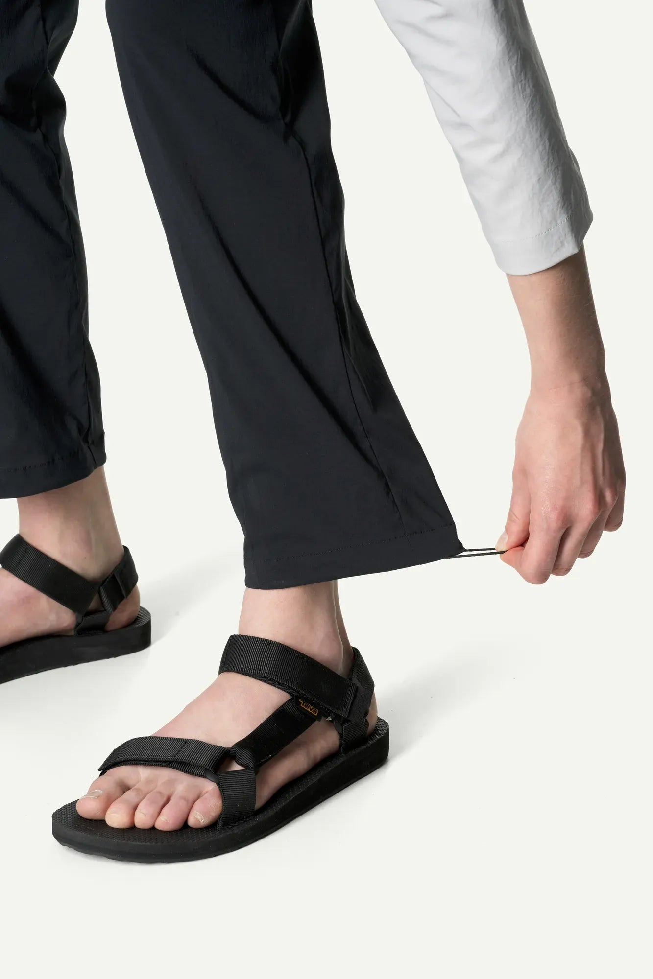 160724_900_602_Women_Wadi_Pants_true_black_c_low