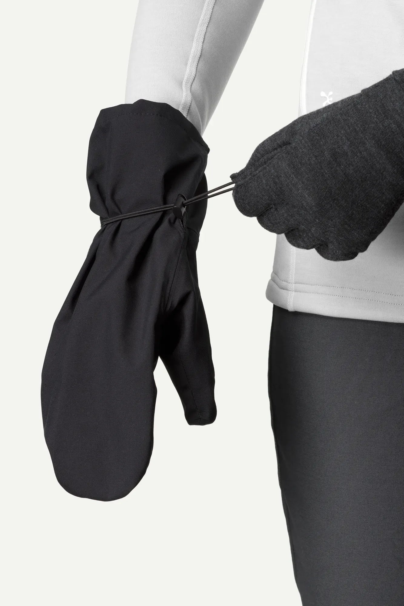 340314_900_204_Women_Shelter_Mitten_true_black_c_low