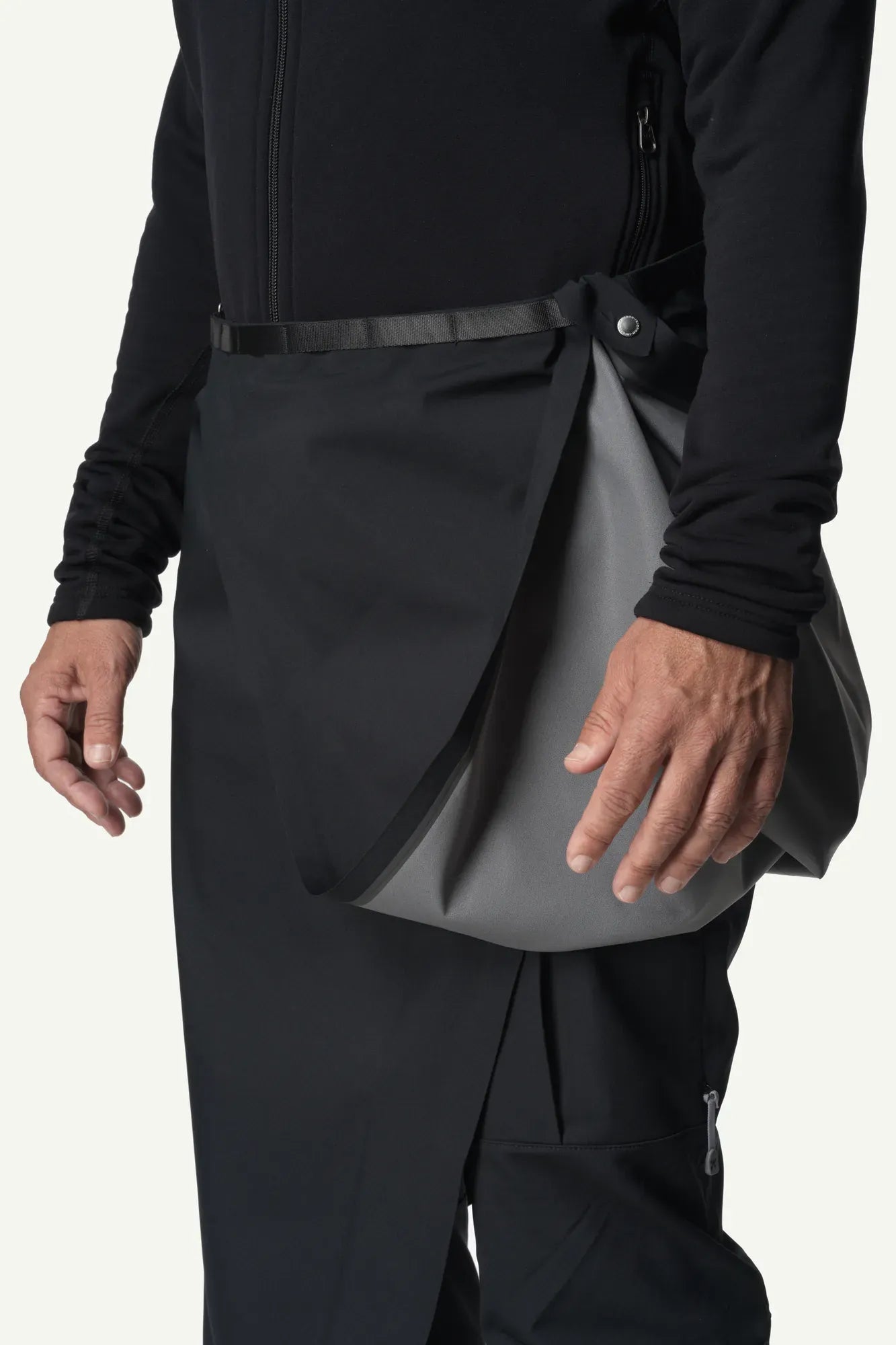 649944_900_601_Women_The_Square_true_black_c_low