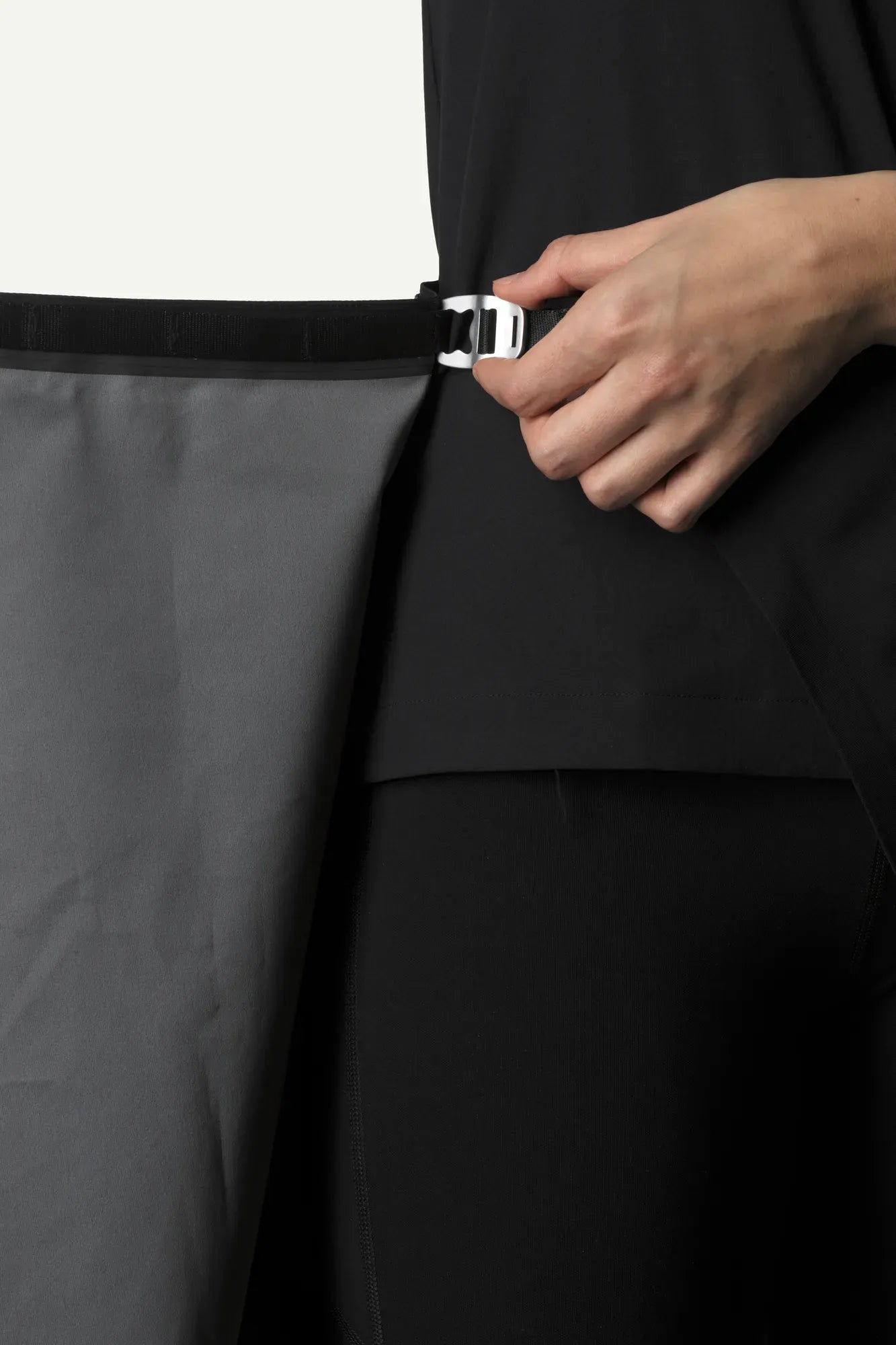 649944_900_603_Women_The_Square_true_black_c_low