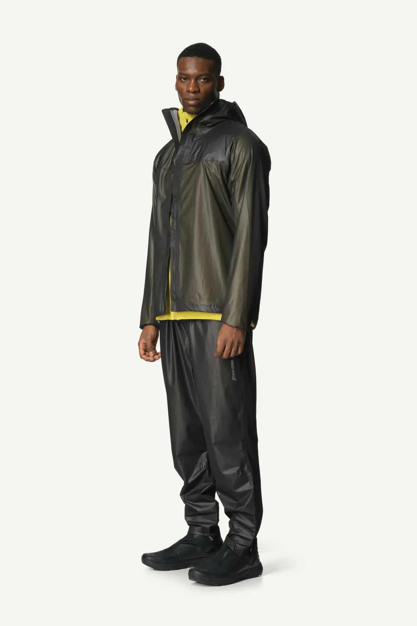 810006_900_108_Men_The_Orange_Jacket_true_black_C115_c_low