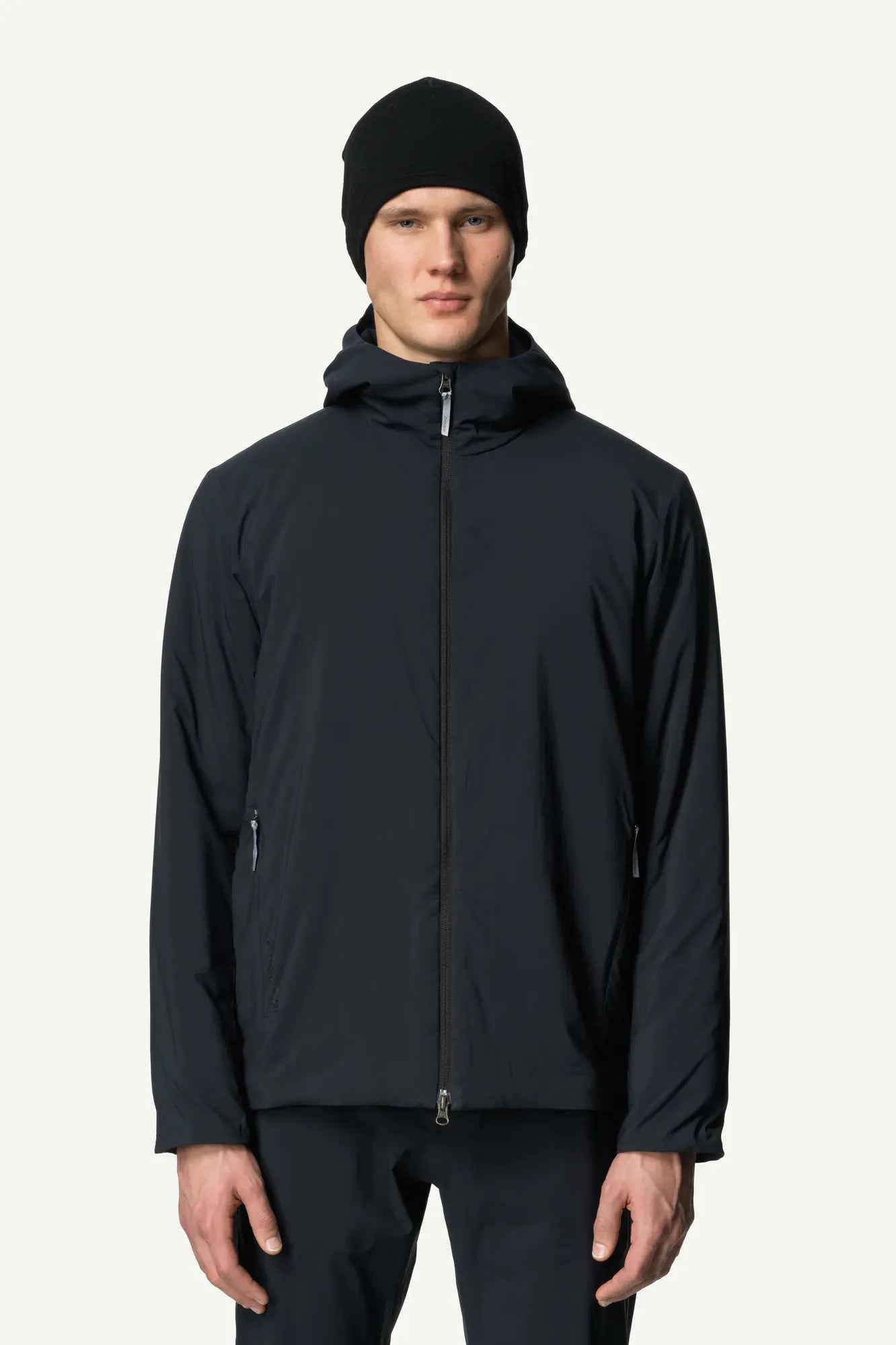 810025_900_200_Men_Puff_Up_Insulated_Houdi_true_black_B476_c_low