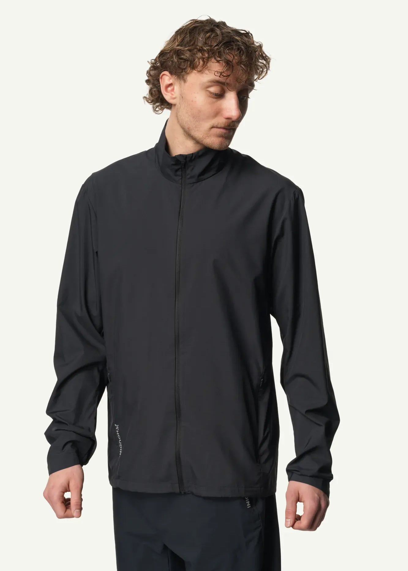 810058_900_200_Men_Pace_Trail_Jacket_true_black_c_low