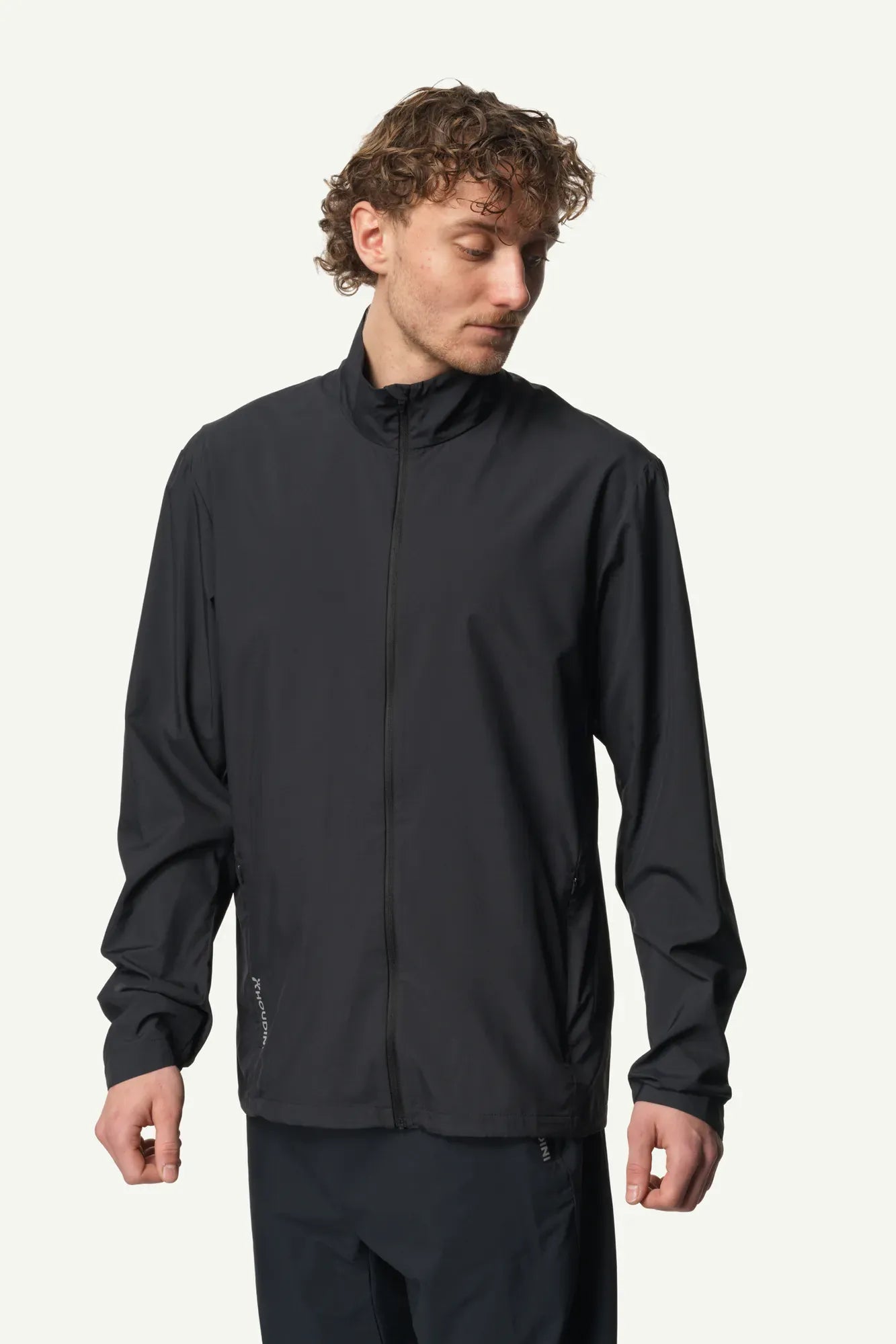 810058_900_200_Men_Pace_Trail_Jacket_true_black_c_low