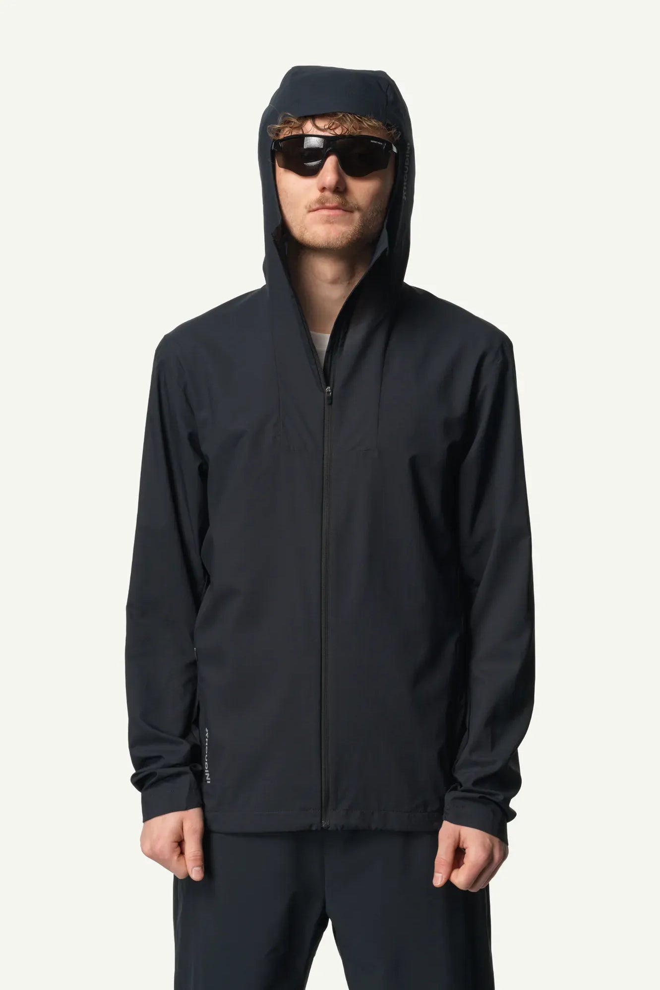 810059_900_200_Men_Pace_Trail_Houdi_true_black_c_low