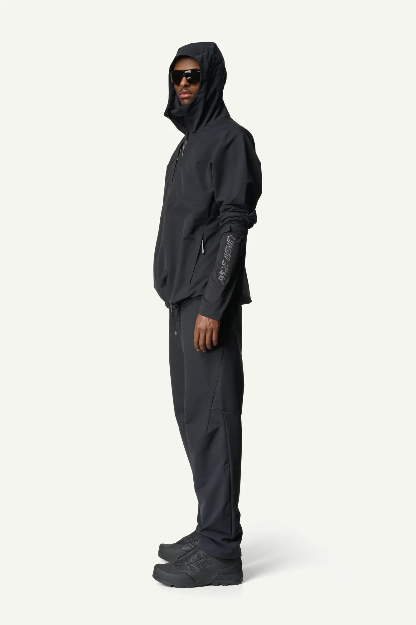 810079_900_101_Men_Alpine_Tech_Houdi_true_black_c_low