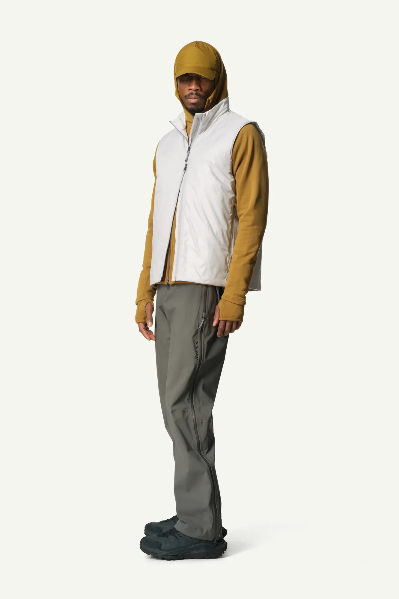 820024_G66_101_Men_Dunfri_Vest_a_touch_of_gray_B539_c_low
