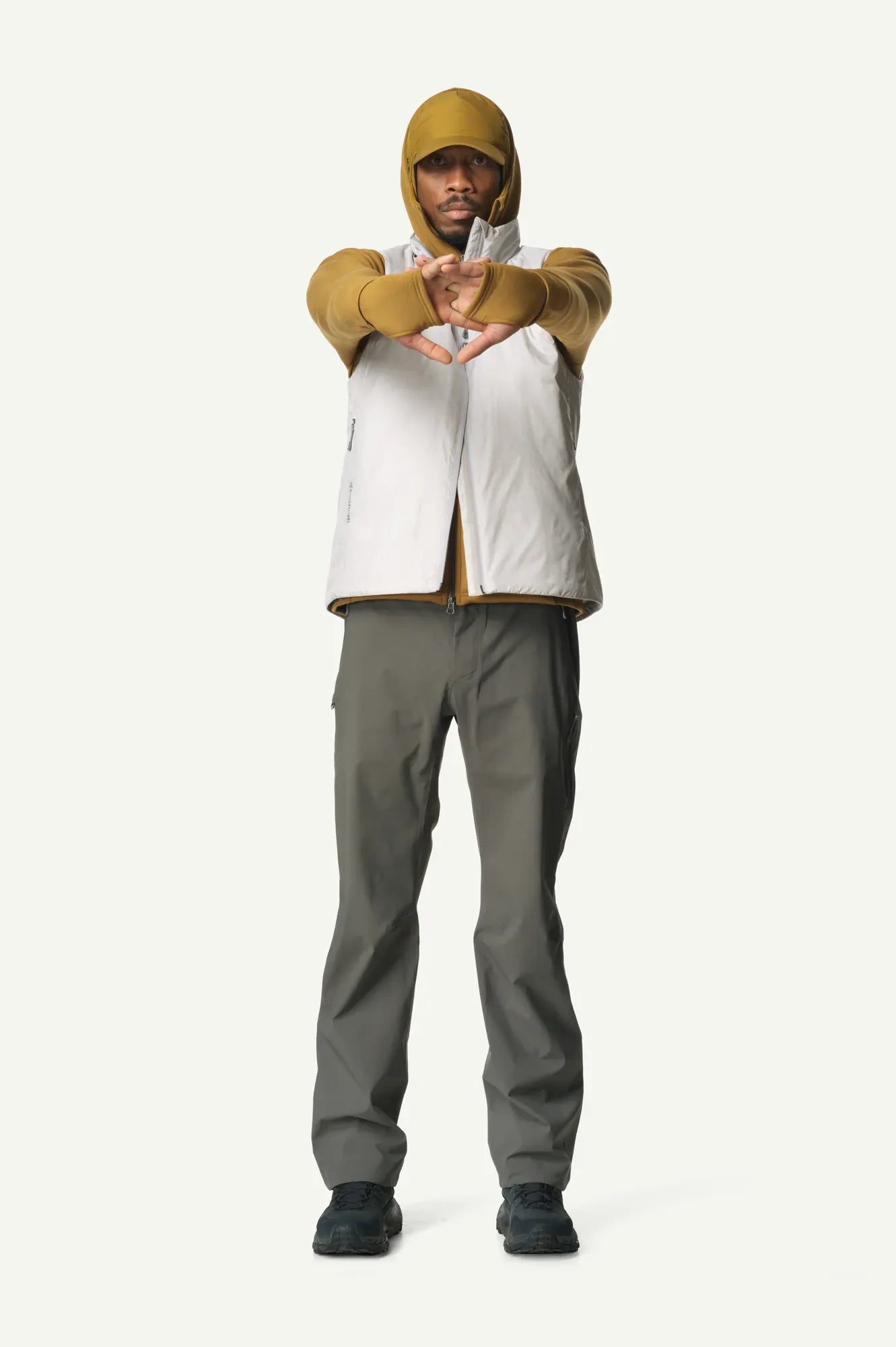 820024_G66_102_Men_Dunfri_Vest_a_touch_of_gray_B539_c_low