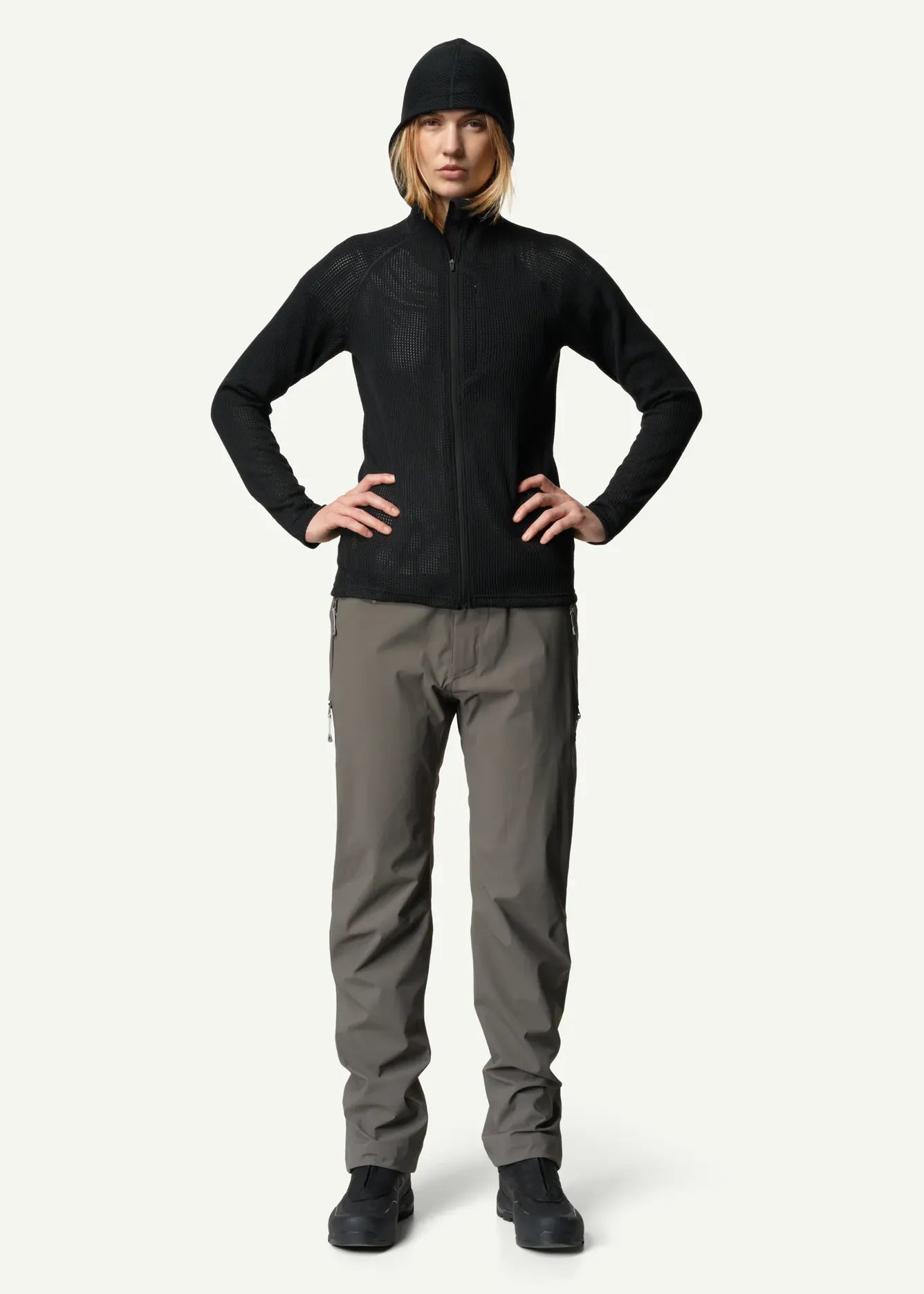 830012_900_100_Women_Pace_Flow_Houdi_true_black_c_low