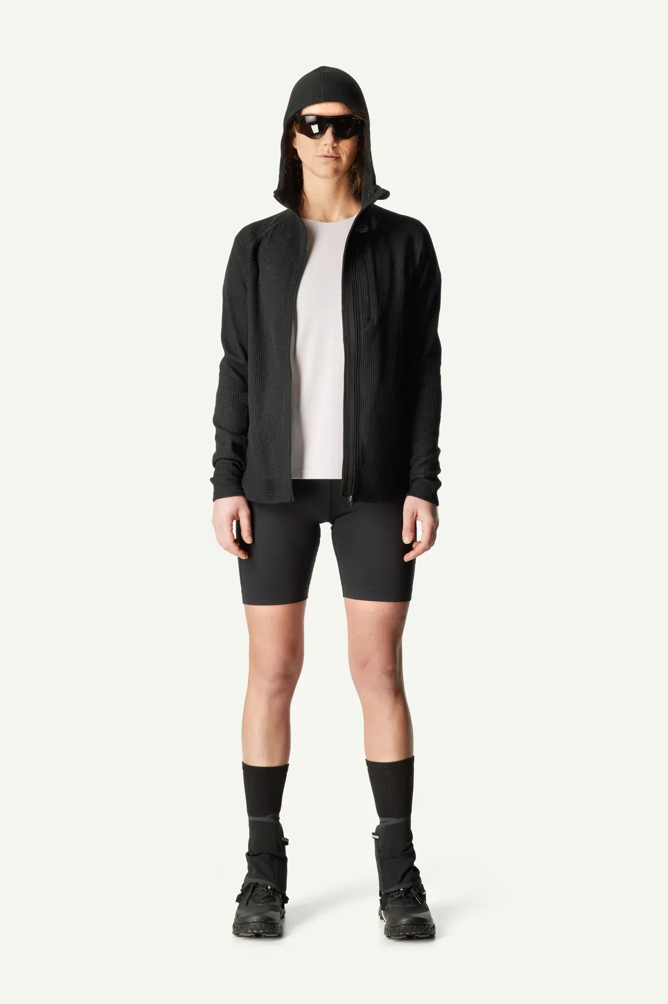 830012_900_101_Women_Pace_Flow_Houdi_true_black_B121_c_low