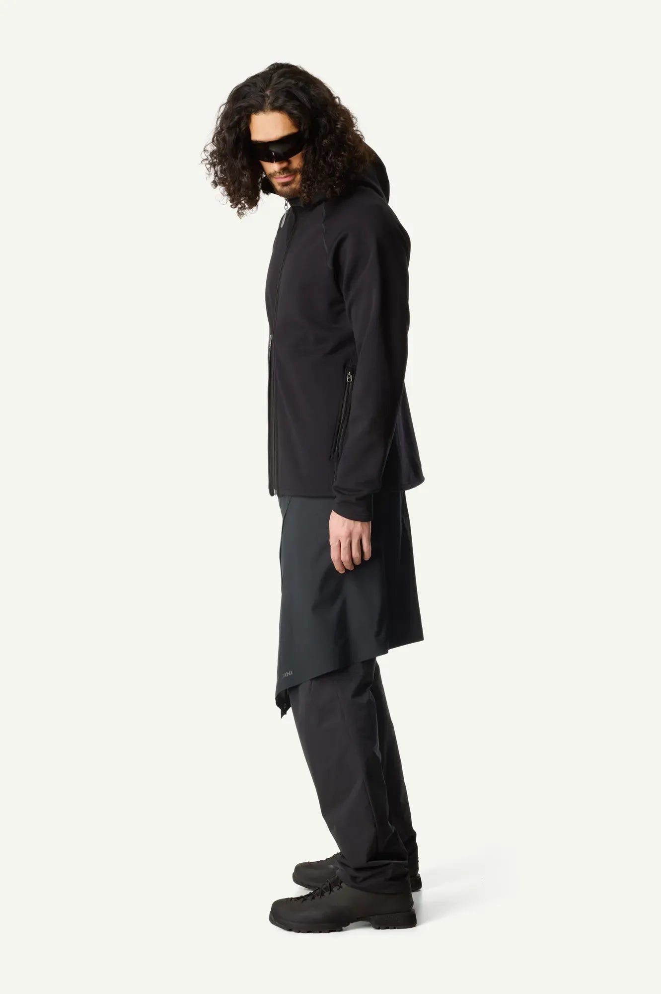 830019_900_101_Men_Power_Up_Houdi_true_black_c_low