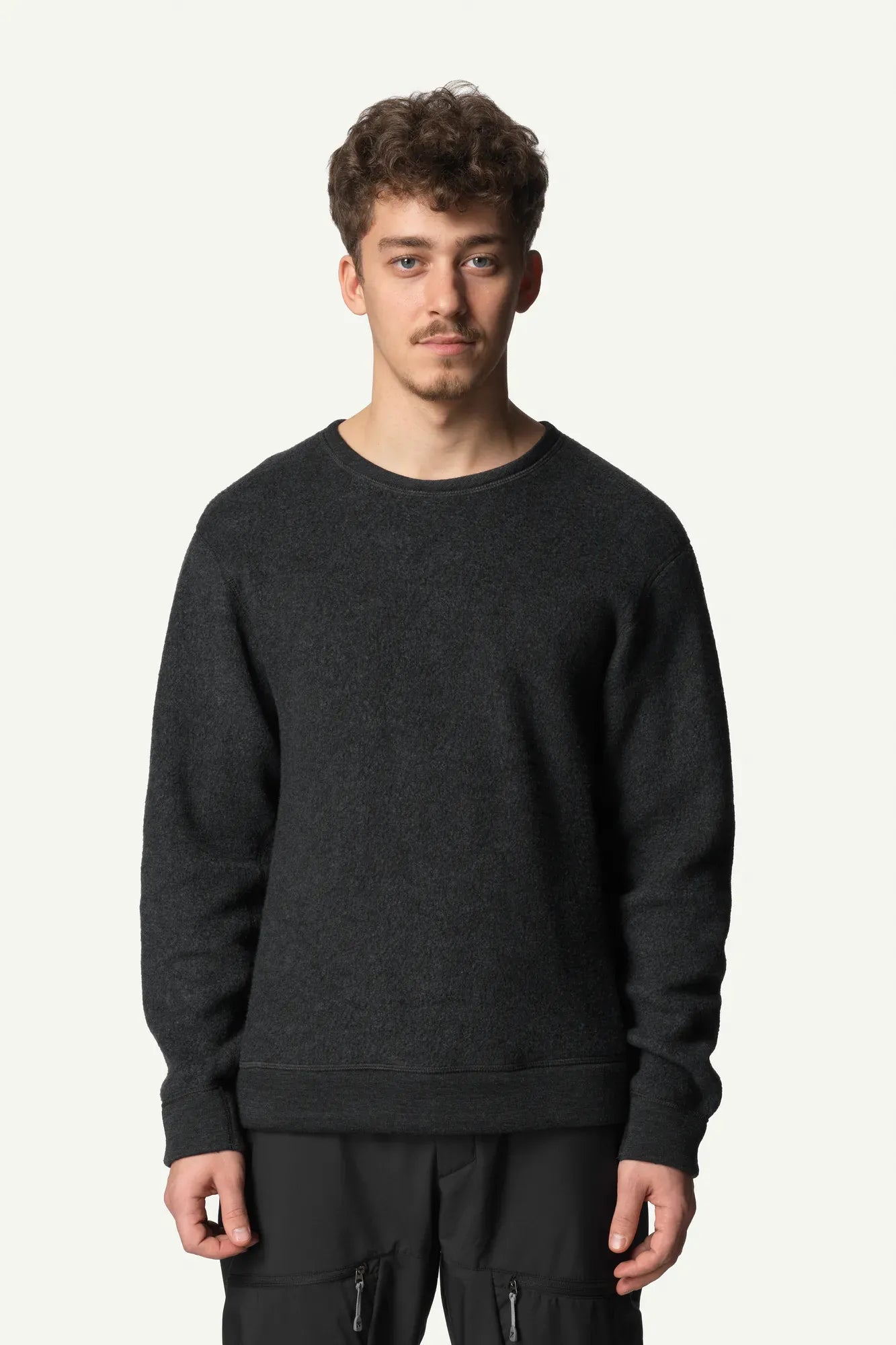 830035_900_200_Men_Alto_Wool_Crew_true_black_c_low
