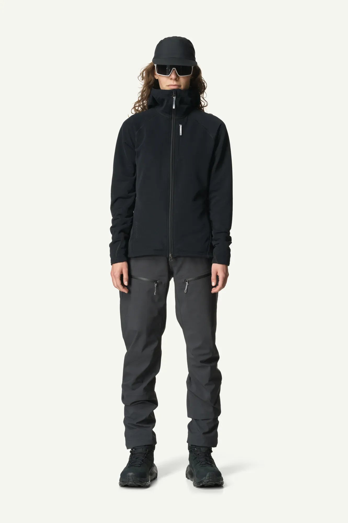 830037_900_100_Women_Aero_Houdi_true_black_C459_c_low