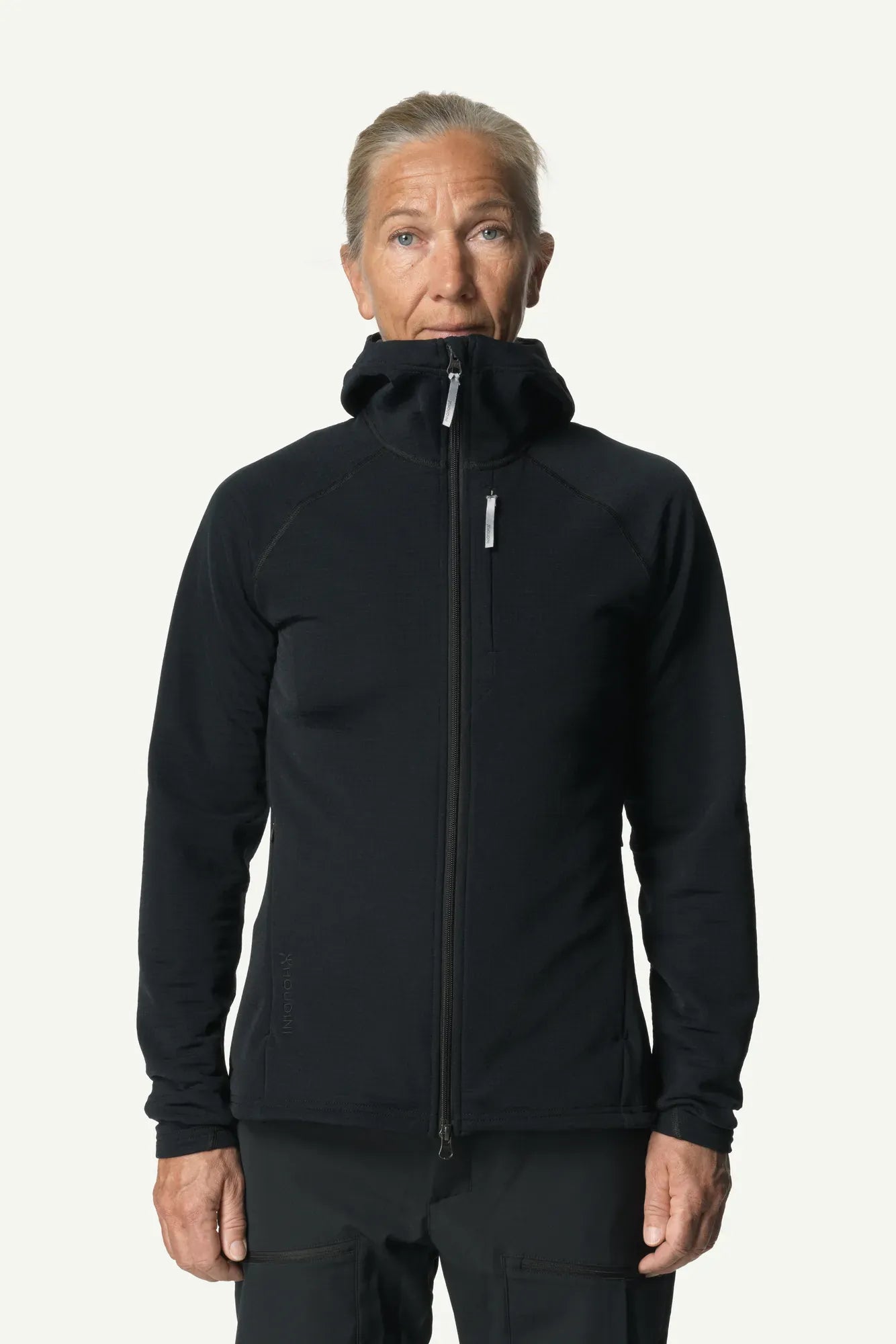 830037_900_200_Women_Aero_Houdi_true_black_C473_c_low