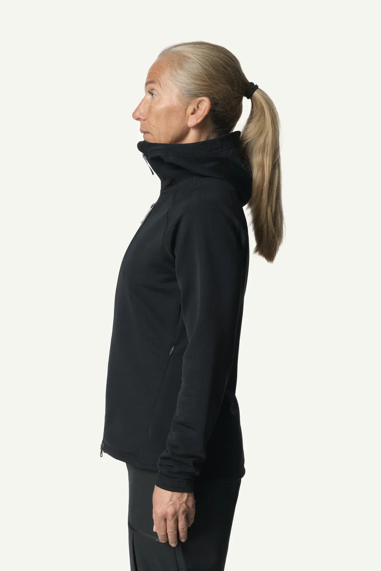 830037_900_201_Women_Aero_Houdi_true_black_C473_c_low