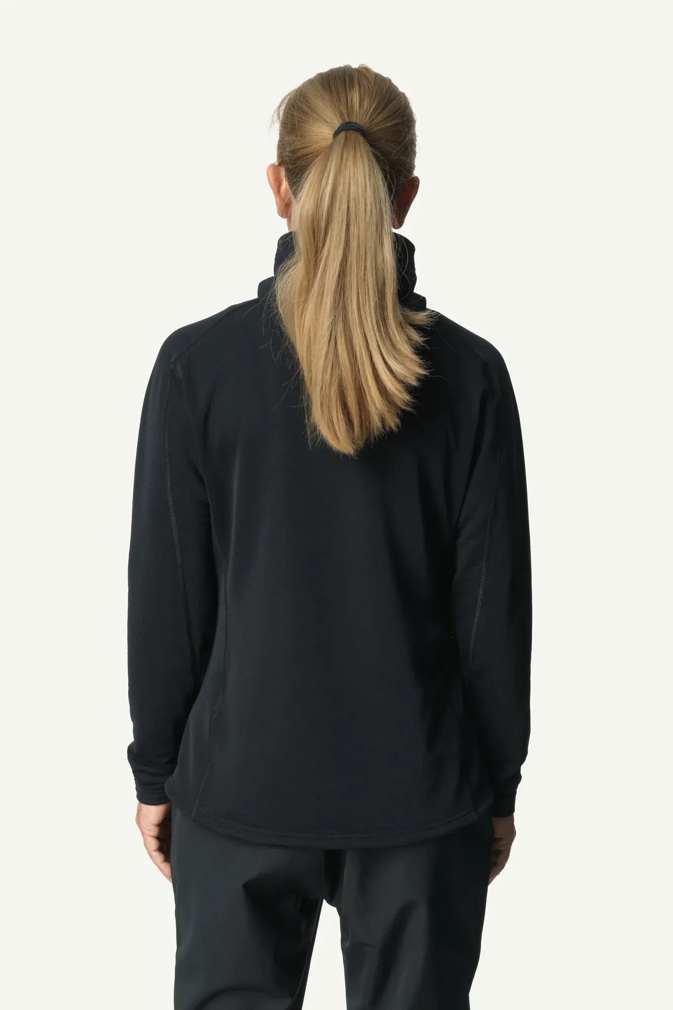 830037_900_202_Women_Aero_Houdi_true_black_C473_c_low