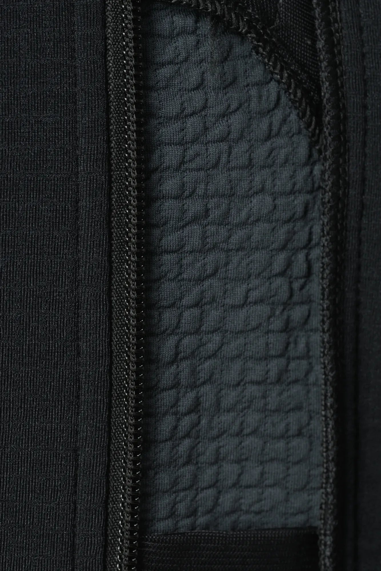 830037_900_604_Women_Aero_Houdi_true_black_c_low