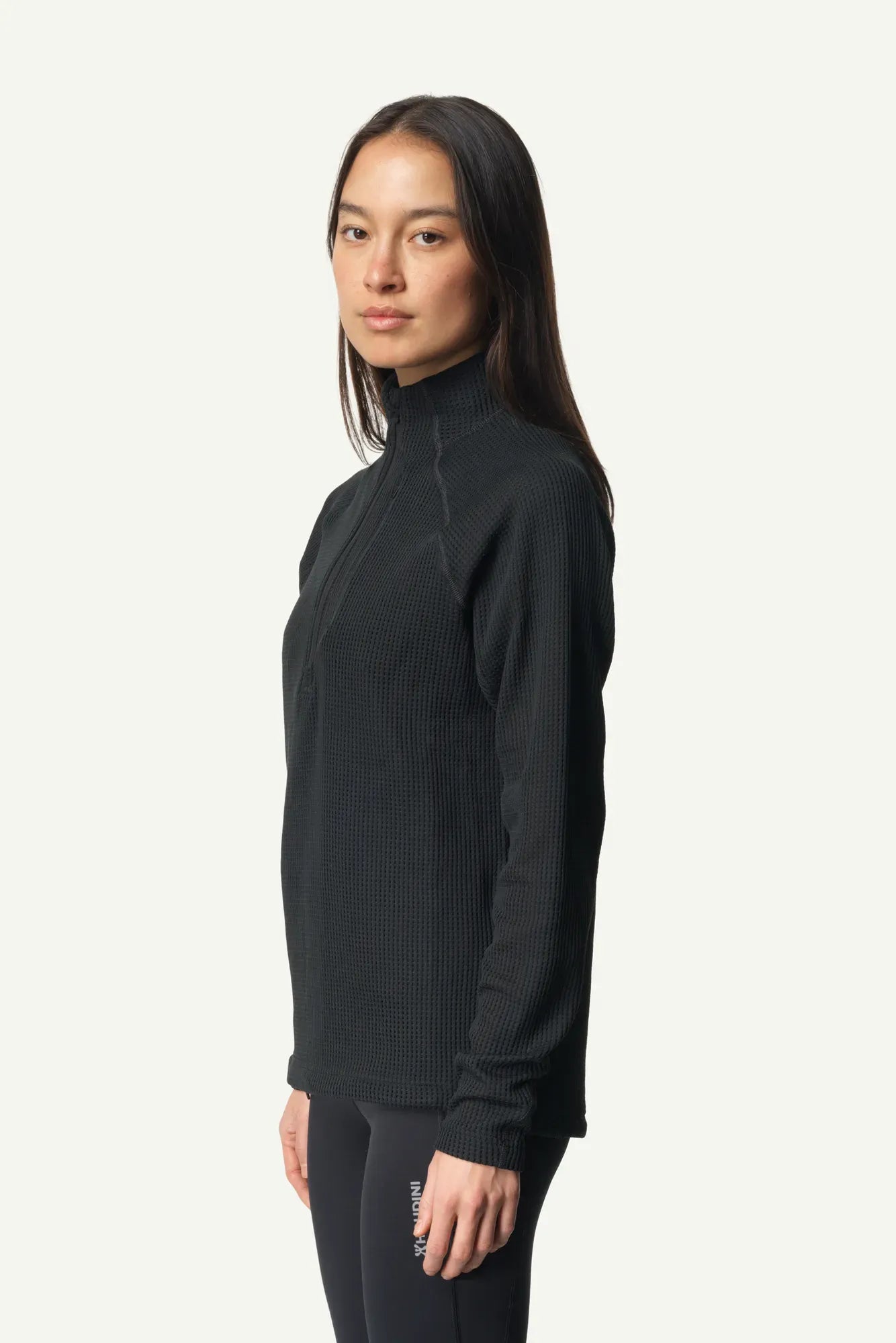 830046_900_300_Women_Pace_Flow_Half_Zip_true_black_c_low