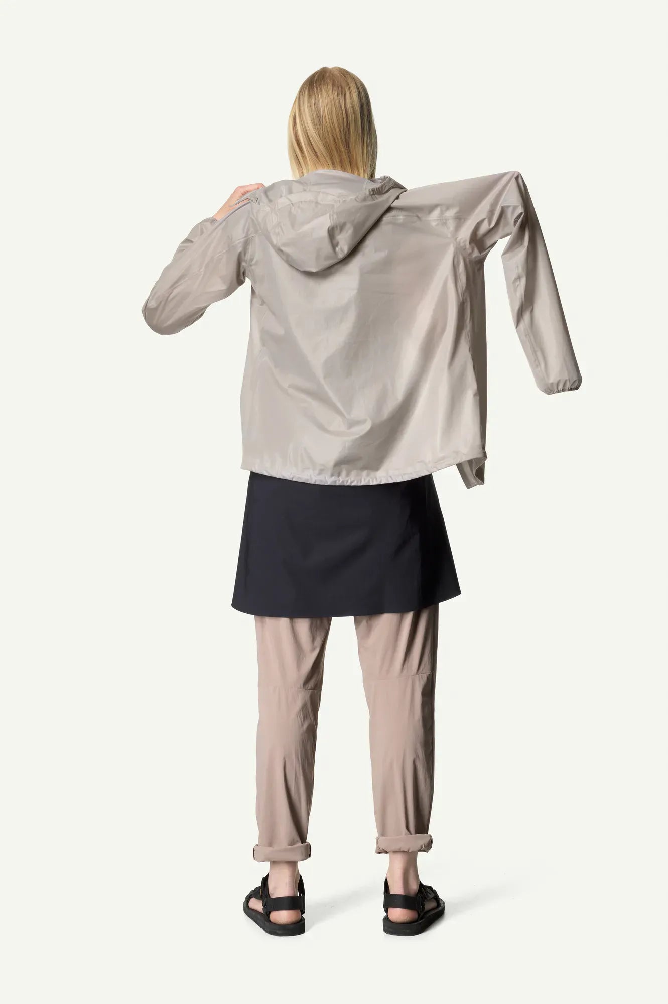 840004_148_107_Women_The_Orange_Jacket_sandstorm_c_low