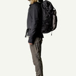 840005_900_103_Men_Pace_Wind_Jacket_true_black_c_low