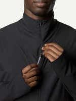840005_900_601_Men_Pace_Wind_Jacket_true_black_c_low