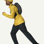 840005_F22_102_Men_Pace_Wind_Jacket_gone_green_C115_c_low