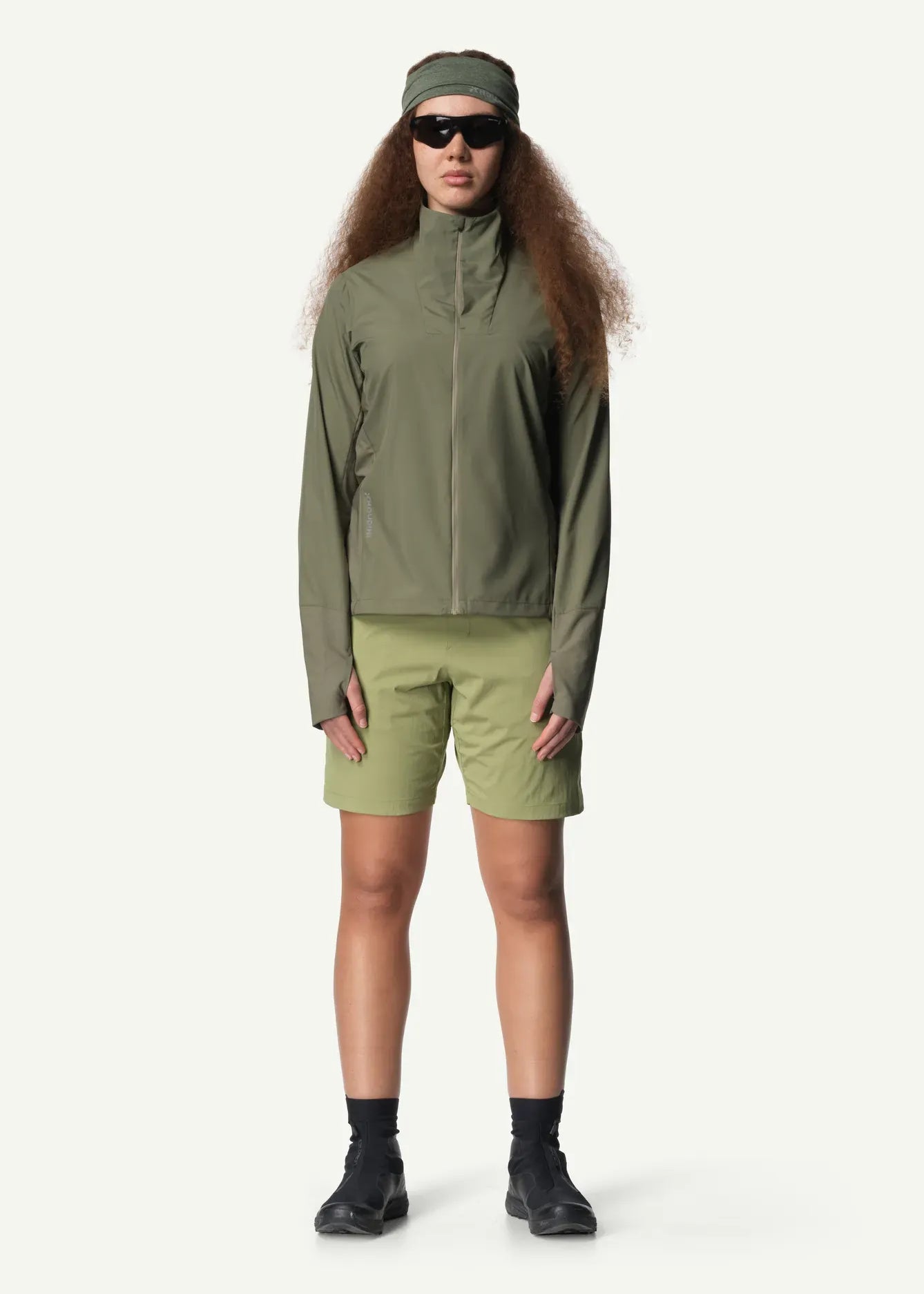 840006_D40_100_Women_Pace_Wind_Jacket_sage_green_c_low