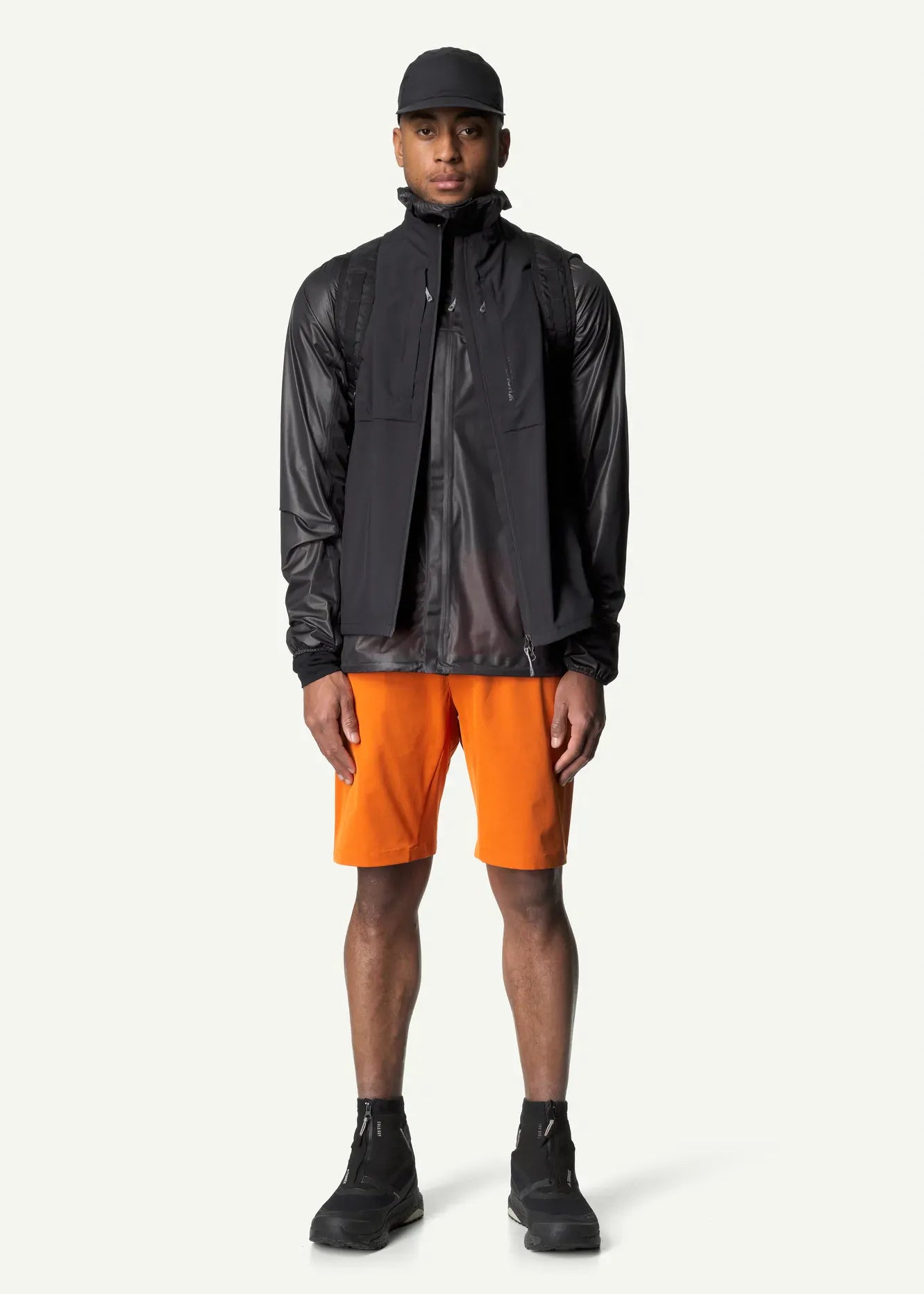840007_900_100_Men_Pace_Hybrid_Vest_true_black_c_low
