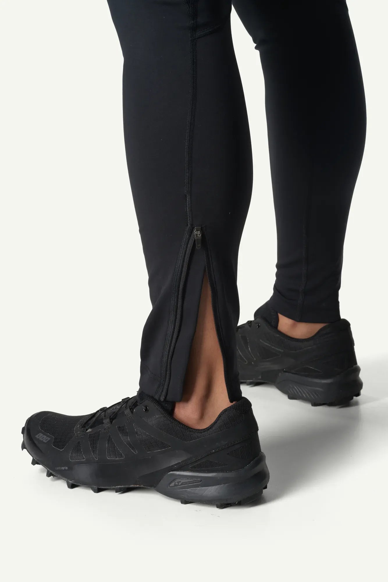 840051_900_103_Women_Pace_Trail_Tights_true_black_c_low