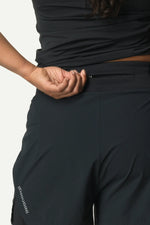 840059_900_600_Women_Pace_Trail_Shorts_true_black_c_low