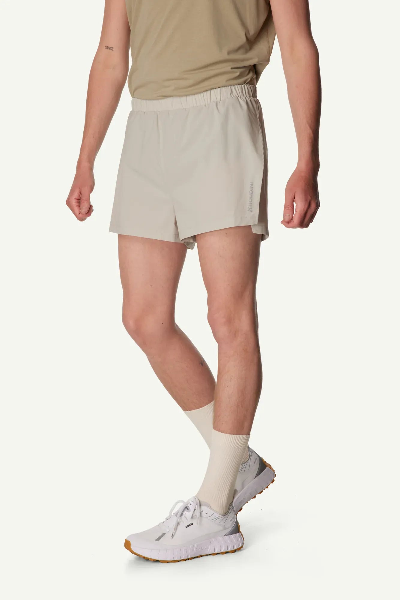 840061_H28_200_Men_Pace_Split_Shorts_greenish_gray_A390_c_low