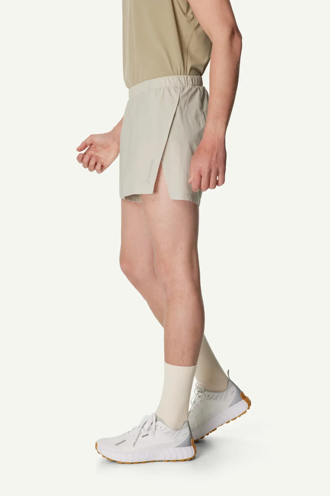 840061_H28_201_Men_Pace_Split_Shorts_greenish_gray_A390_c_low