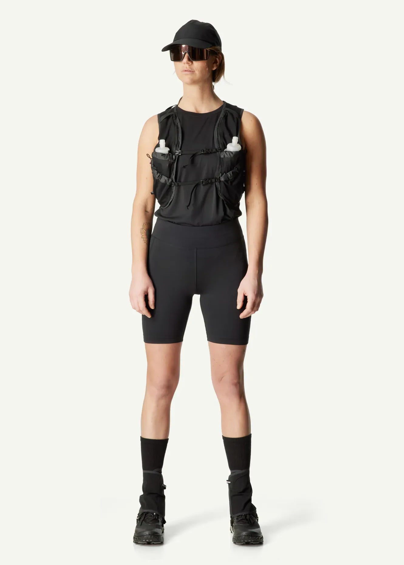840062_900_100_Women_Pace_Trail_Short_Tights_true_black_B121_c_low