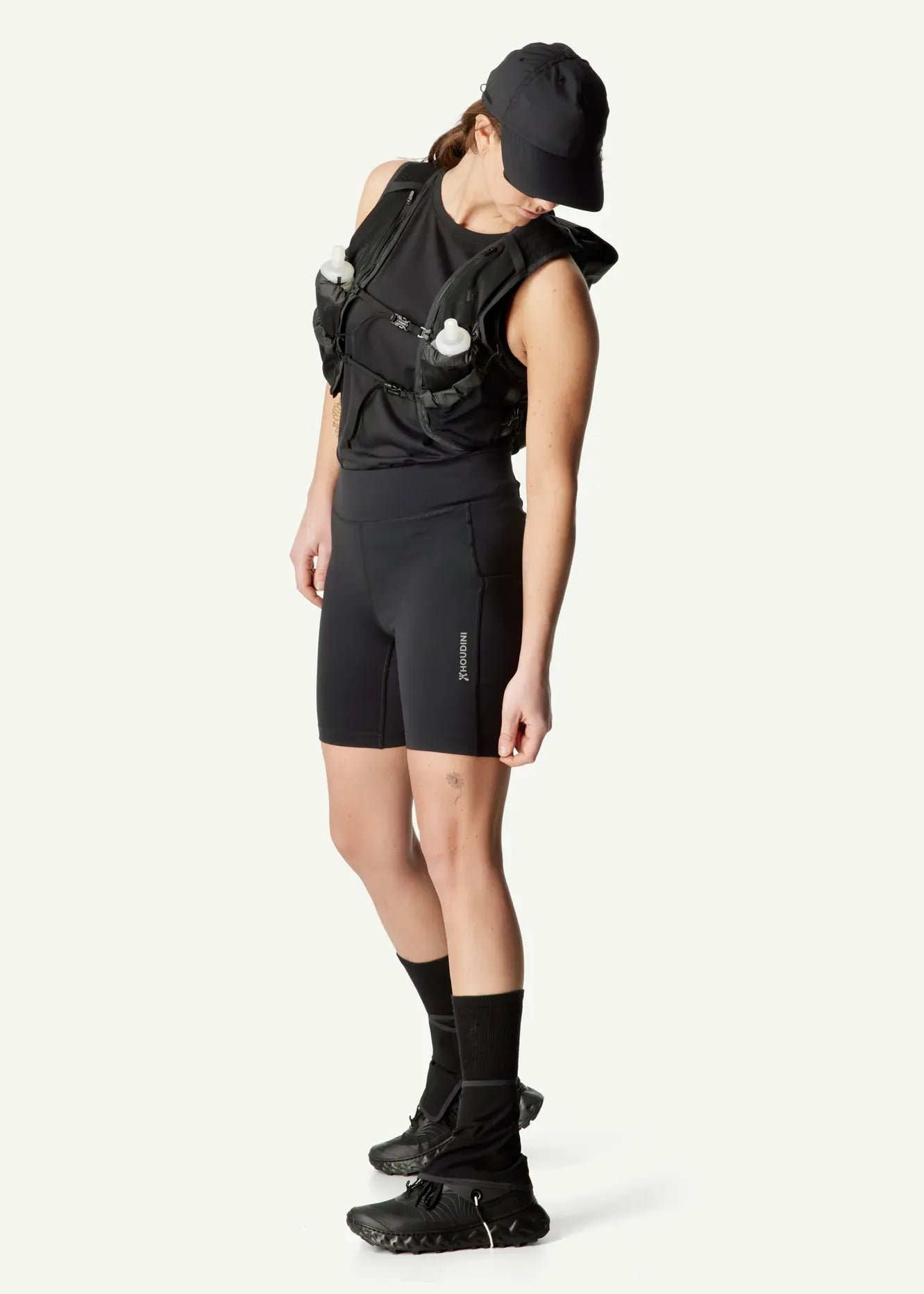 840062_900_101_Women_Pace_Trail_Short_Tights_true_black_B121_c_low