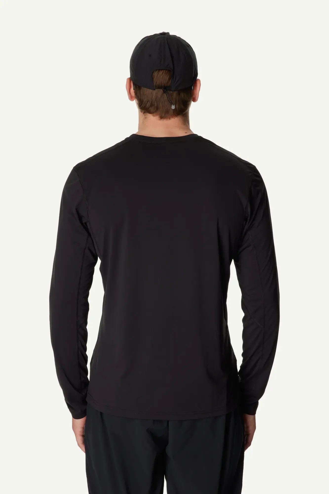 840063_900_202_Men_Pace_Air_LS_Tee_true_black_A372_c_low