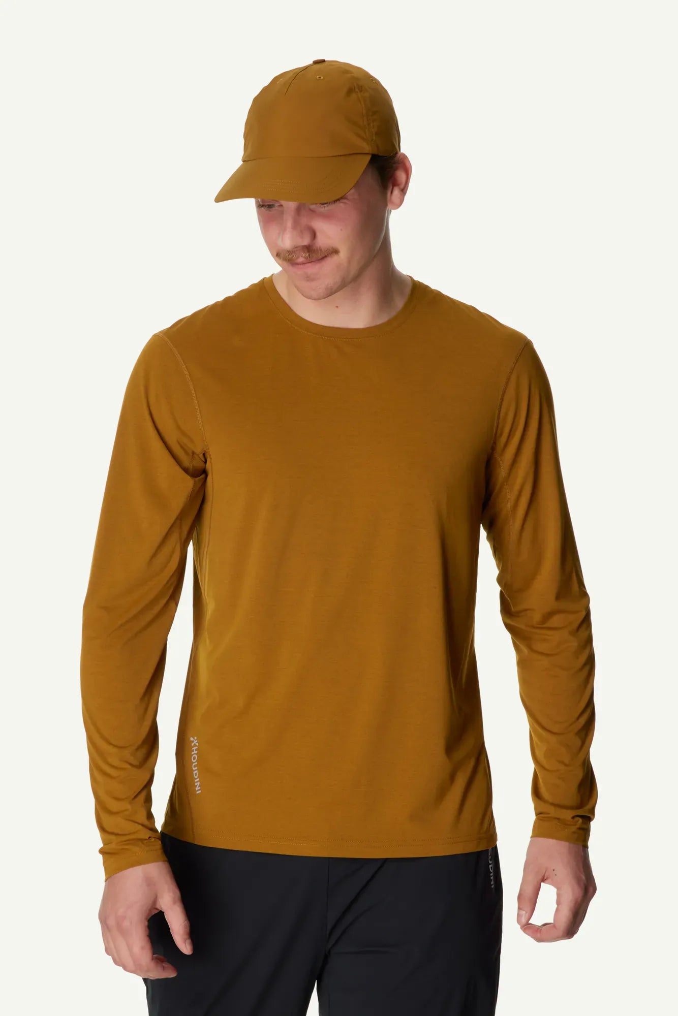 840063_G65_200_Men_Pace_Air_LS_Tee_greenish_gold_A372_c_low