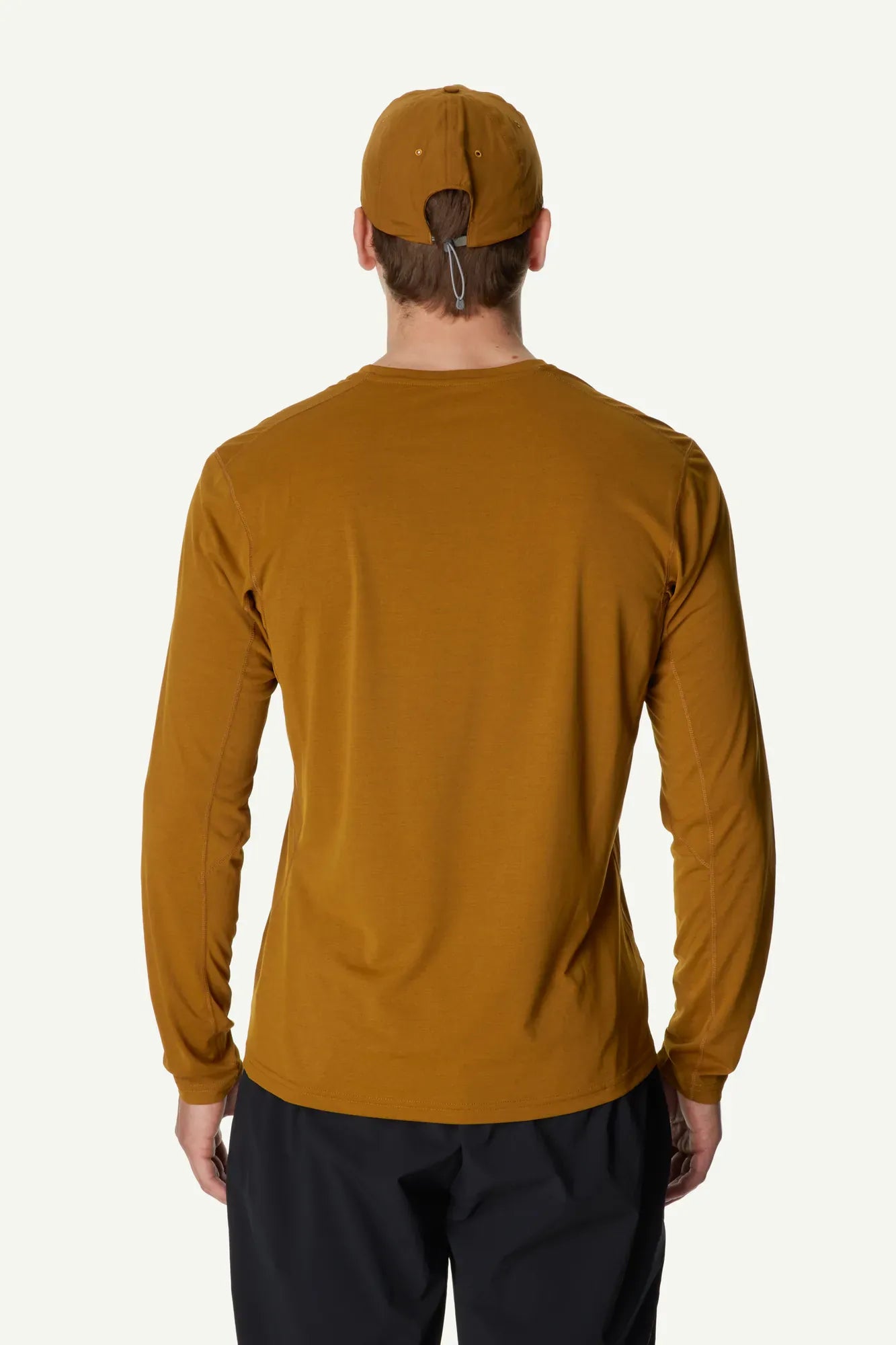840063_G65_202_Men_Pace_Air_LS_Tee_greenish_gold_A372_c_low