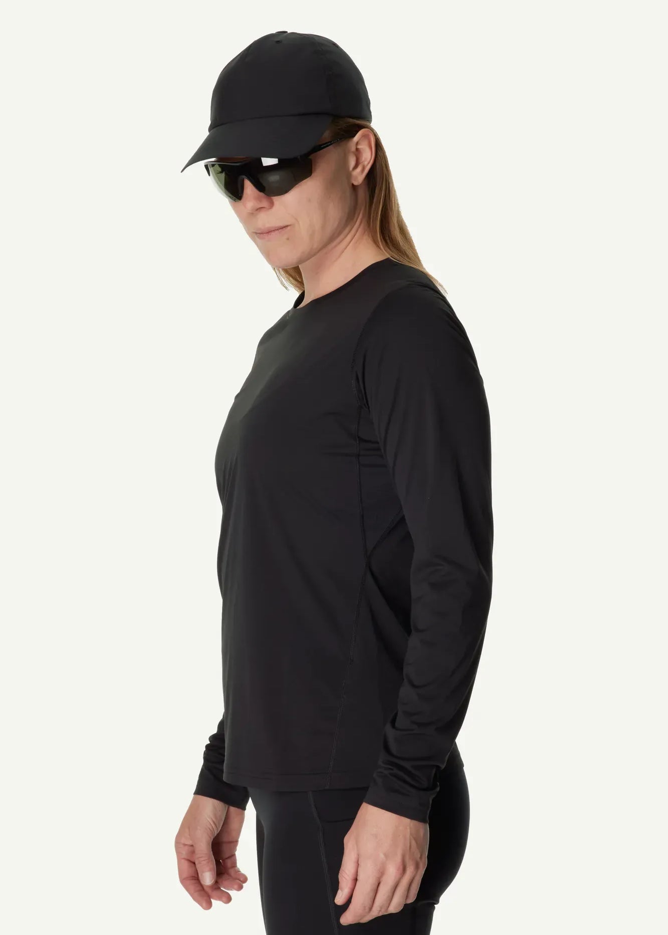 840064_900_204_Women_Pace_Air_LS_Tee_true_black_A100_c_low