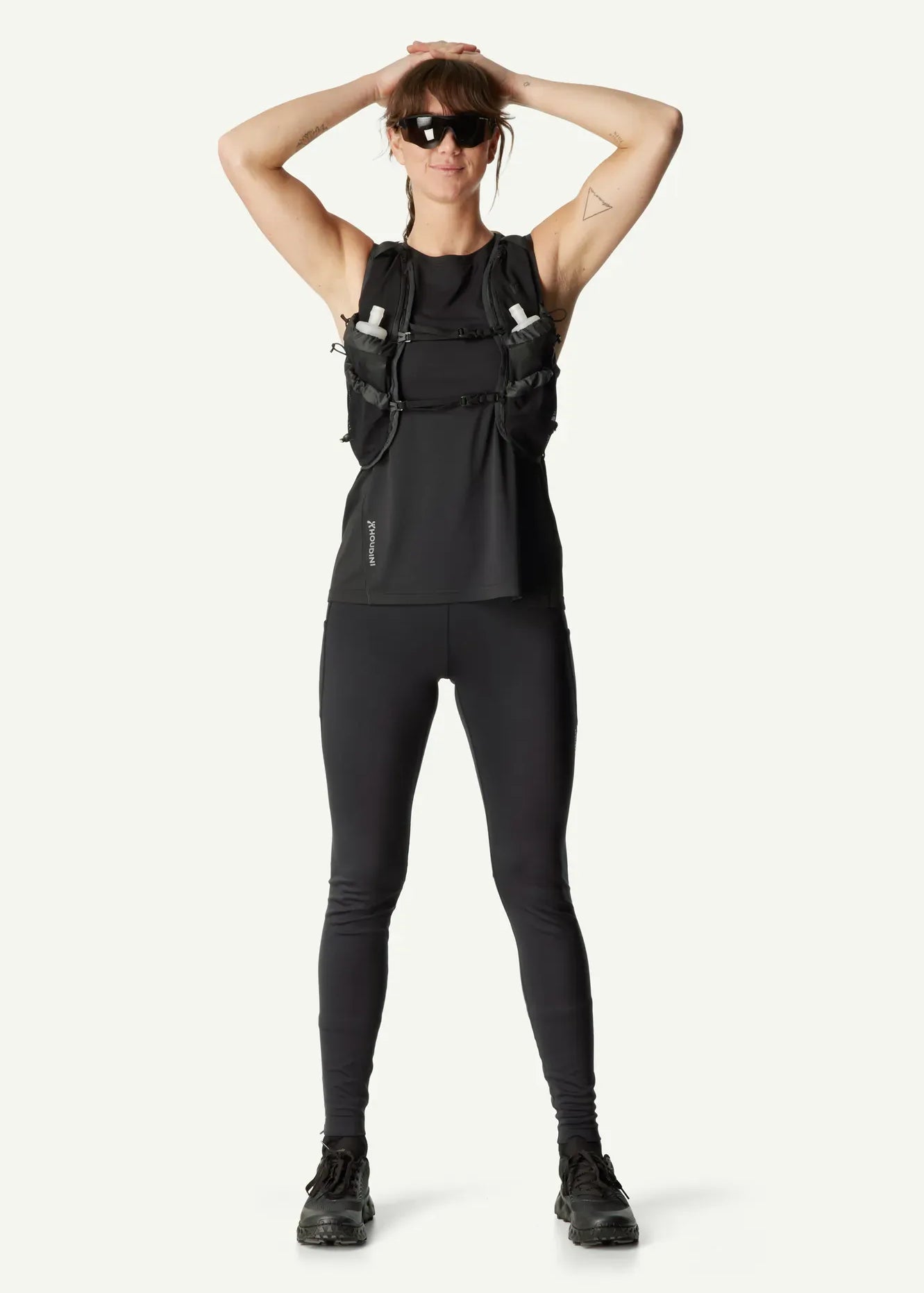840067_900_102_Women_Pace_Air_Tank_true_black_B121_c_low