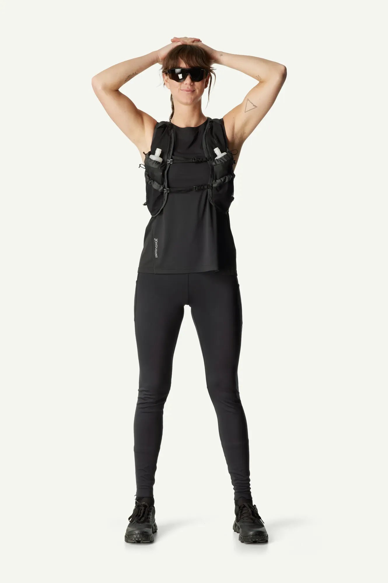 840067_900_102_Women_Pace_Air_Tank_true_black_B121_c_low