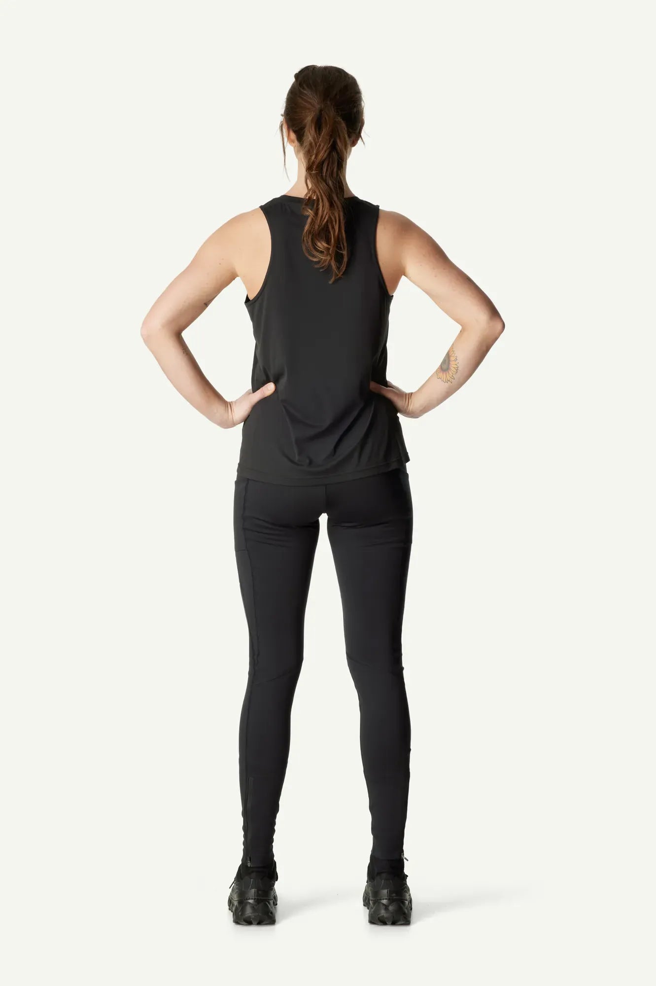 840067_900_103_Women_Pace_Air_Tank_true_black_B121_c_low