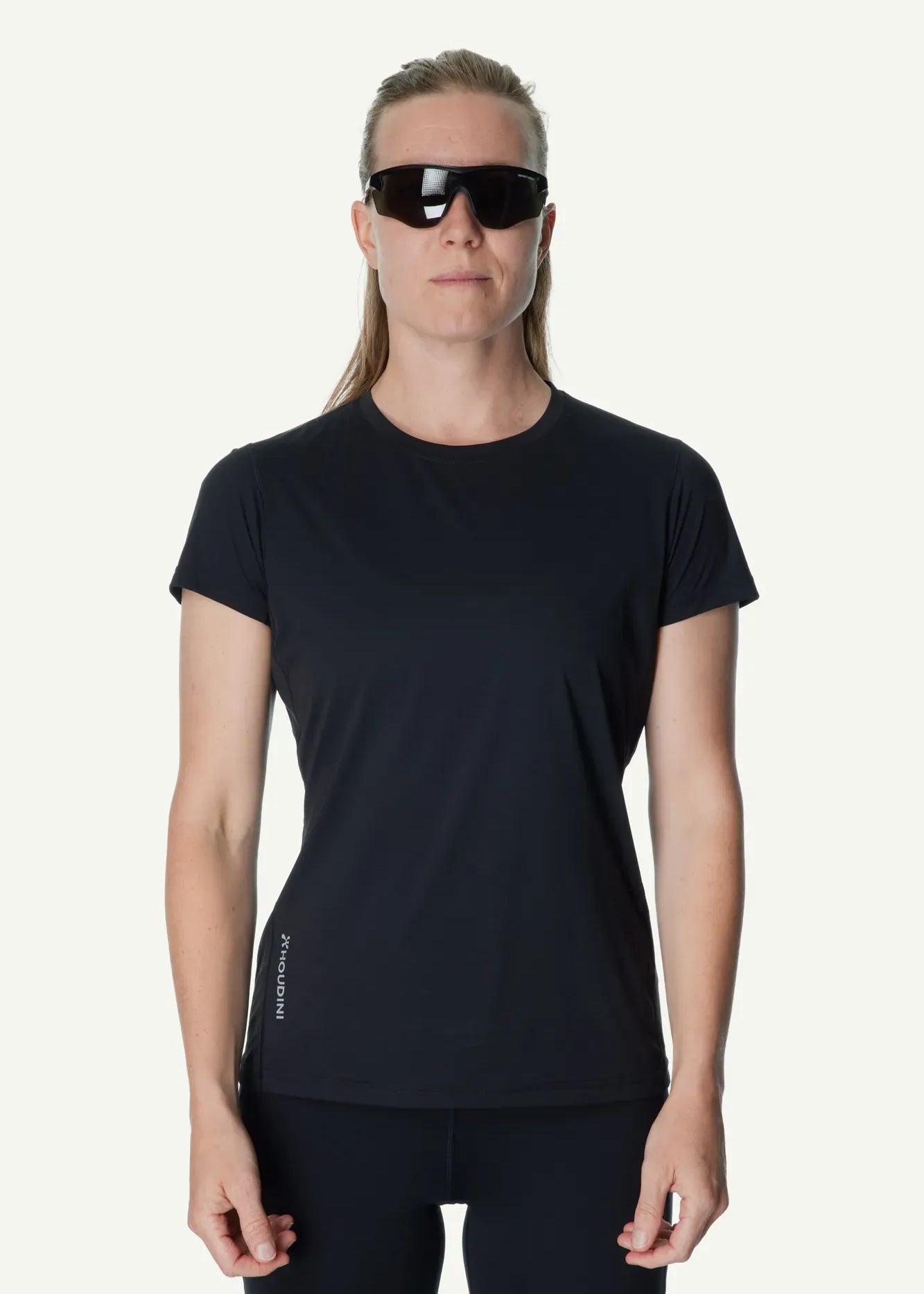 840068_900_200_Women_Pace_Air_Tee_true_black_A100_c_low