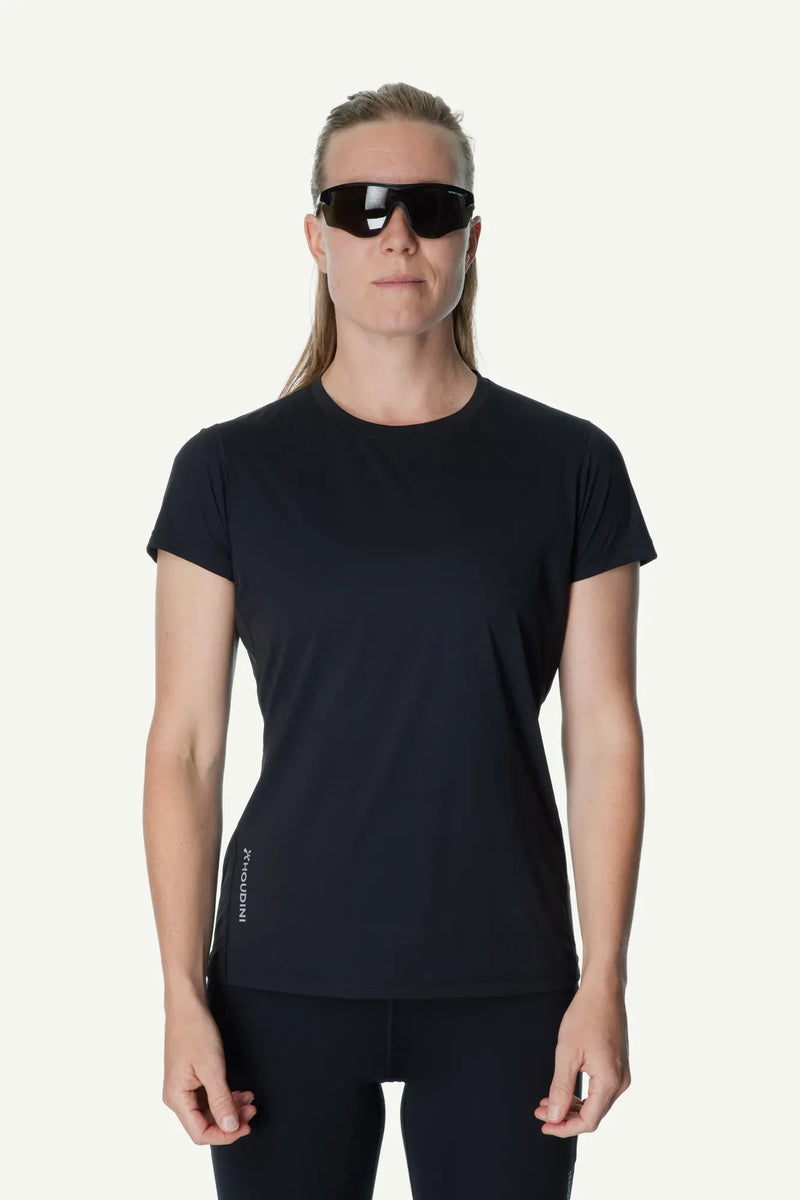 840068_900_200_Women_Pace_Air_Tee_true_black_A100_c_low