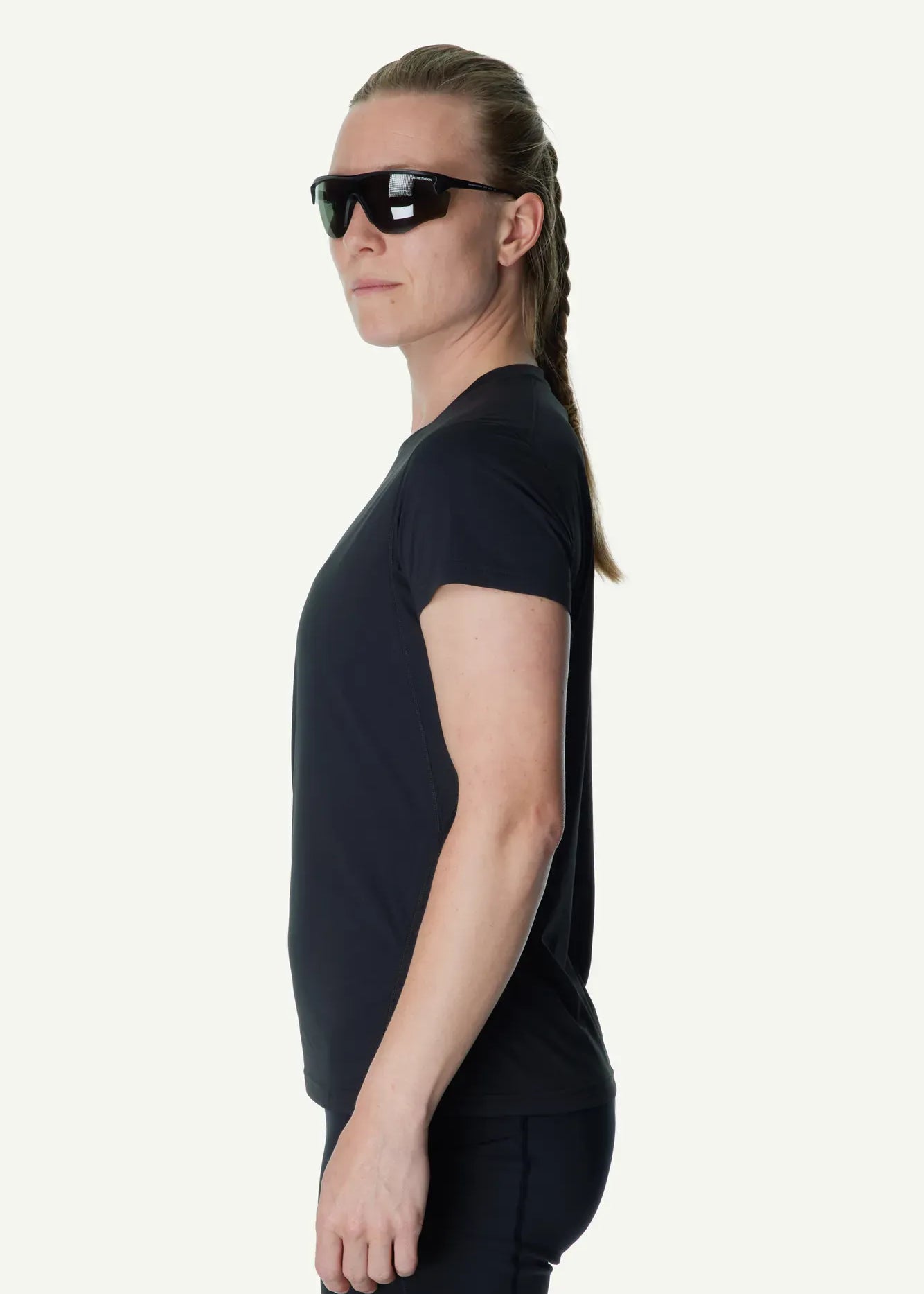 840068_900_201_Women_Pace_Air_Tee_true_black_A100_c_low