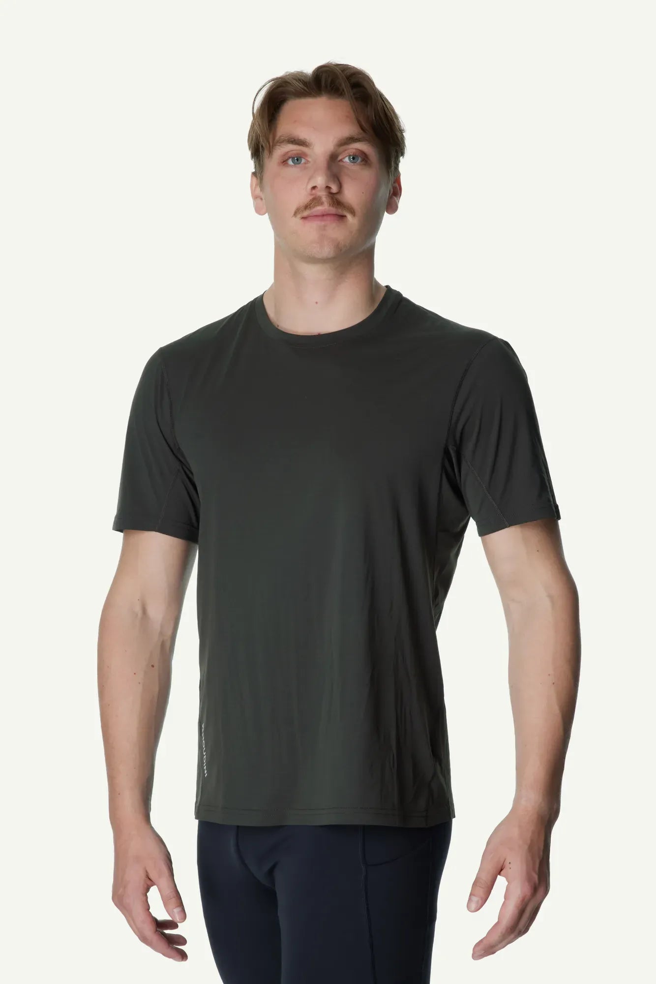 840069_H29_200_Men_Pace_Air_Tee_green_illusion_A372_c_low