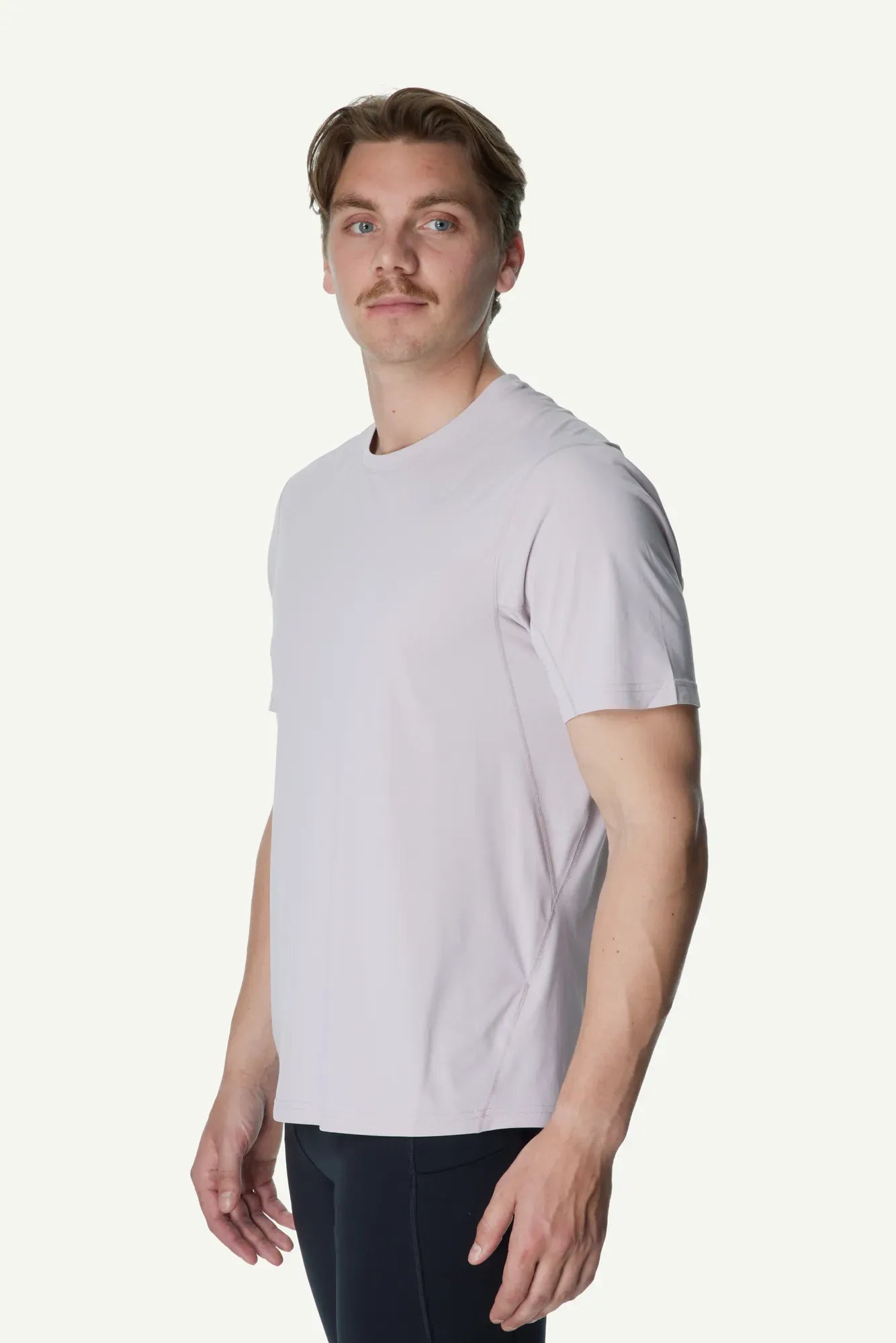 840069_H30_201_Men_Pace_Air_Tee_silver_purple_A372_c_low